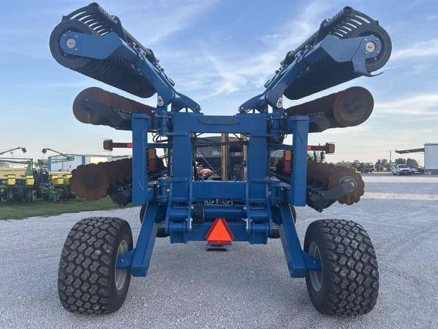 Image of Kinze Mach Till 201 equipment image 3