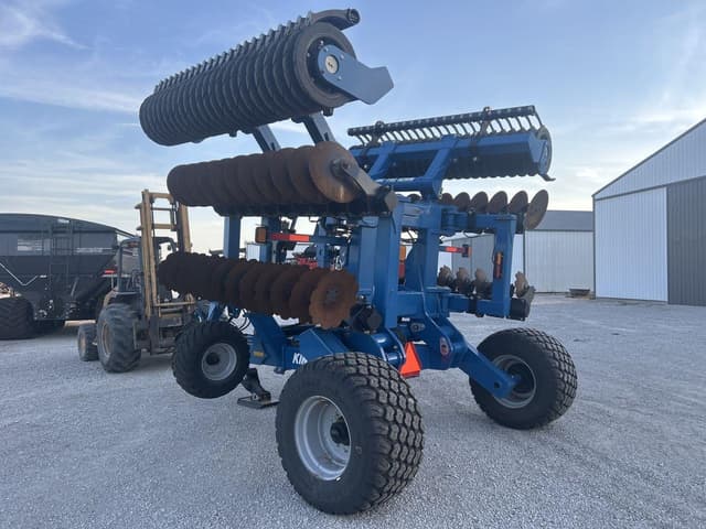 Image of Kinze Mach Till 201 equipment image 4