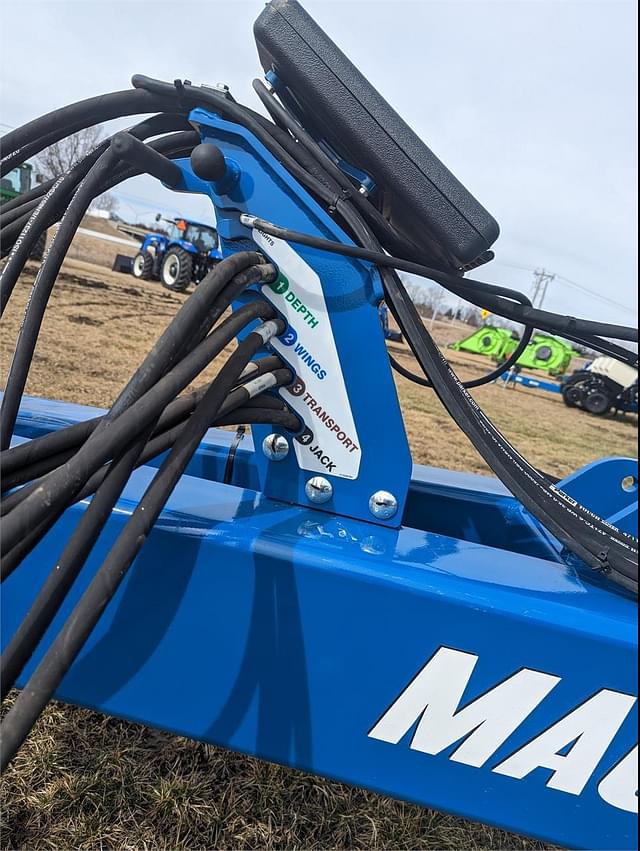 Image of Kinze Mach Till 201 equipment image 2