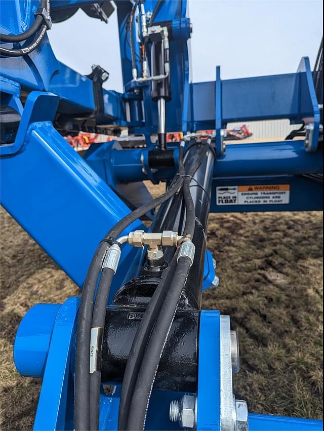 Image of Kinze Mach Till 201 equipment image 3