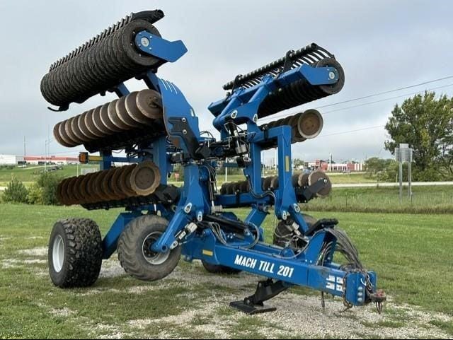 2022 Kinze Mach Till 201 Equipment Image0
