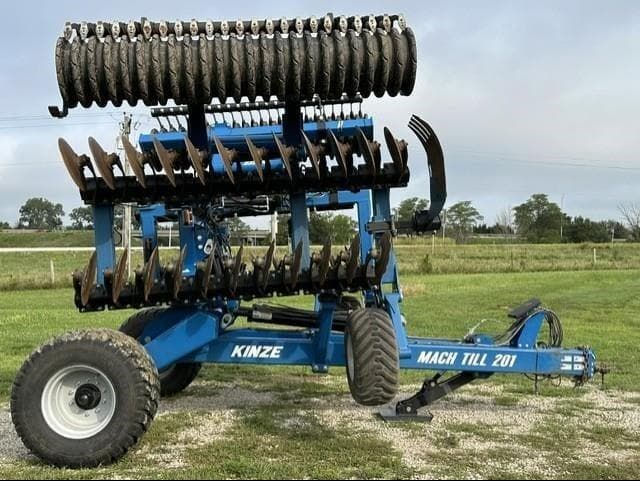 Image of Kinze Mach Till 201 equipment image 3