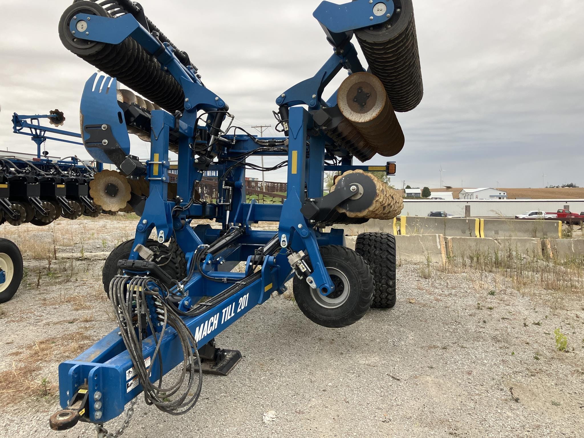 2022 Kinze Mach Till 201 Equipment Image0