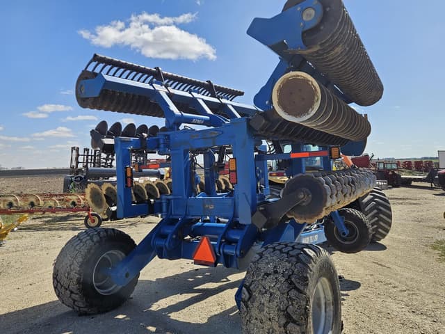 Image of Kinze Mach Till 261 equipment image 3