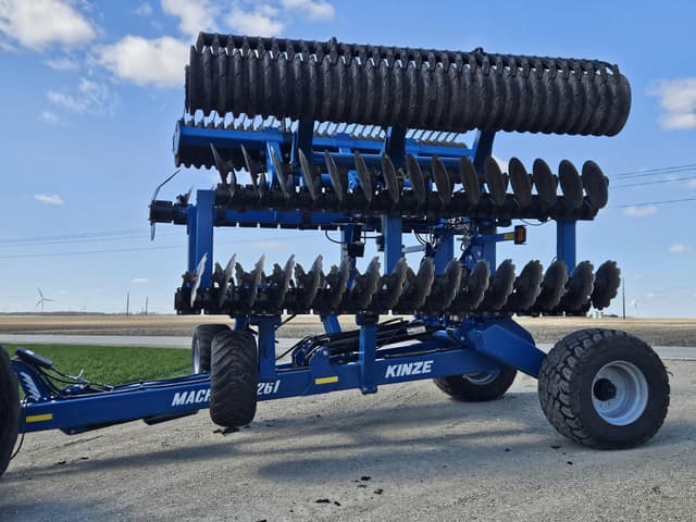 Image of Kinze Mach Till 261 equipment image 1