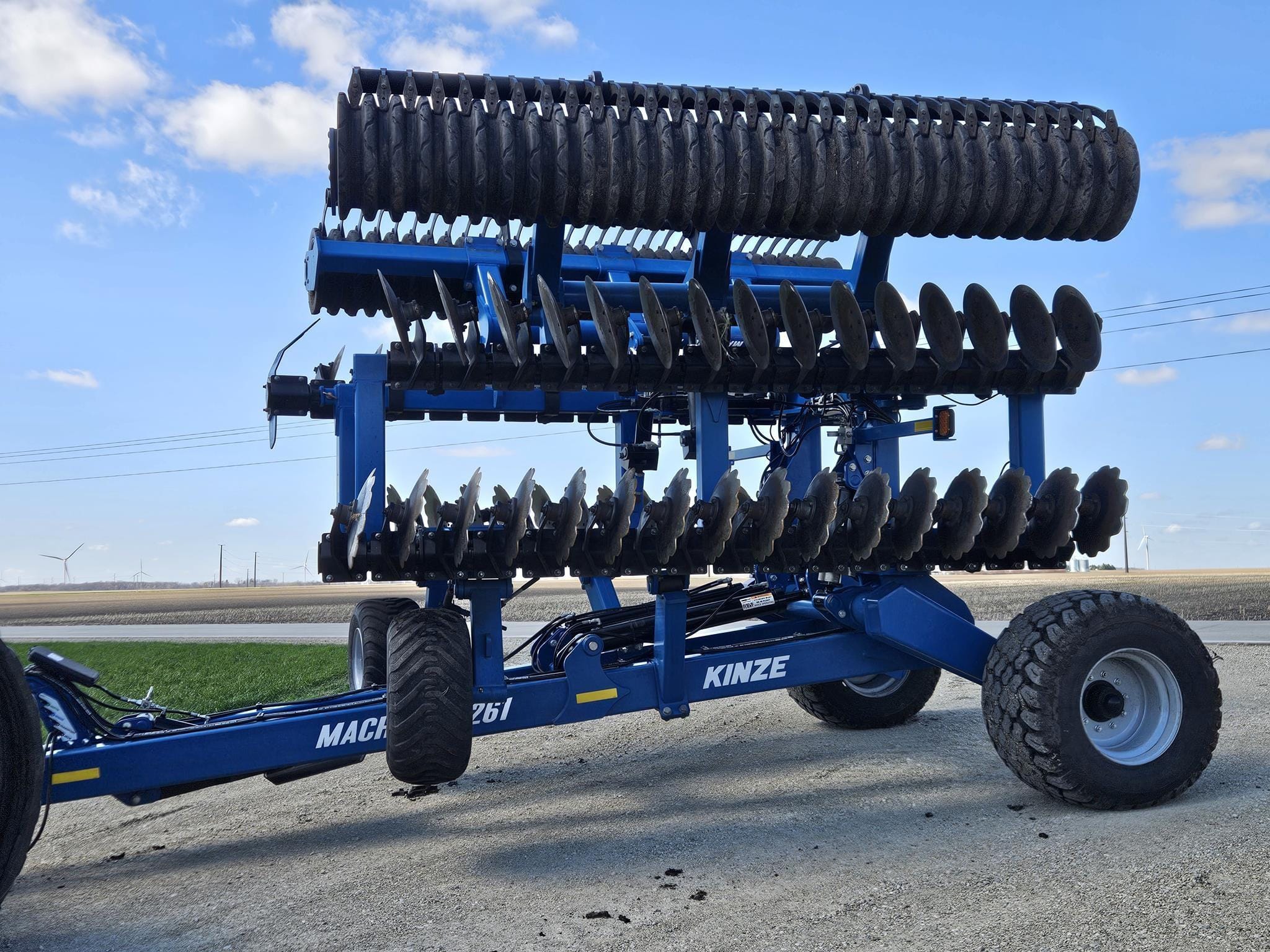 2022 Kinze Mach Till 261 Equipment Image0