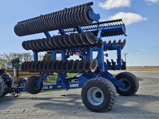 Image of Kinze Mach Till 261 equipment image 2