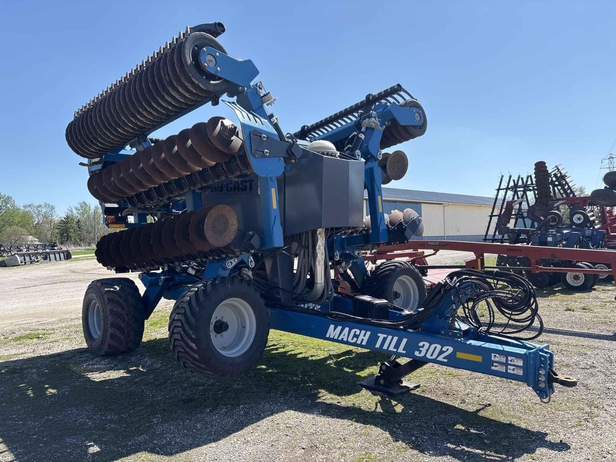 2022 Kinze Mach Till 302 Equipment Image0