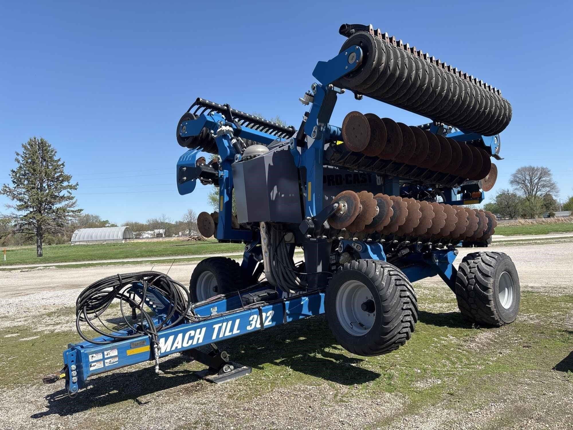 2022 Kinze Mach Till 302 Equipment Image0