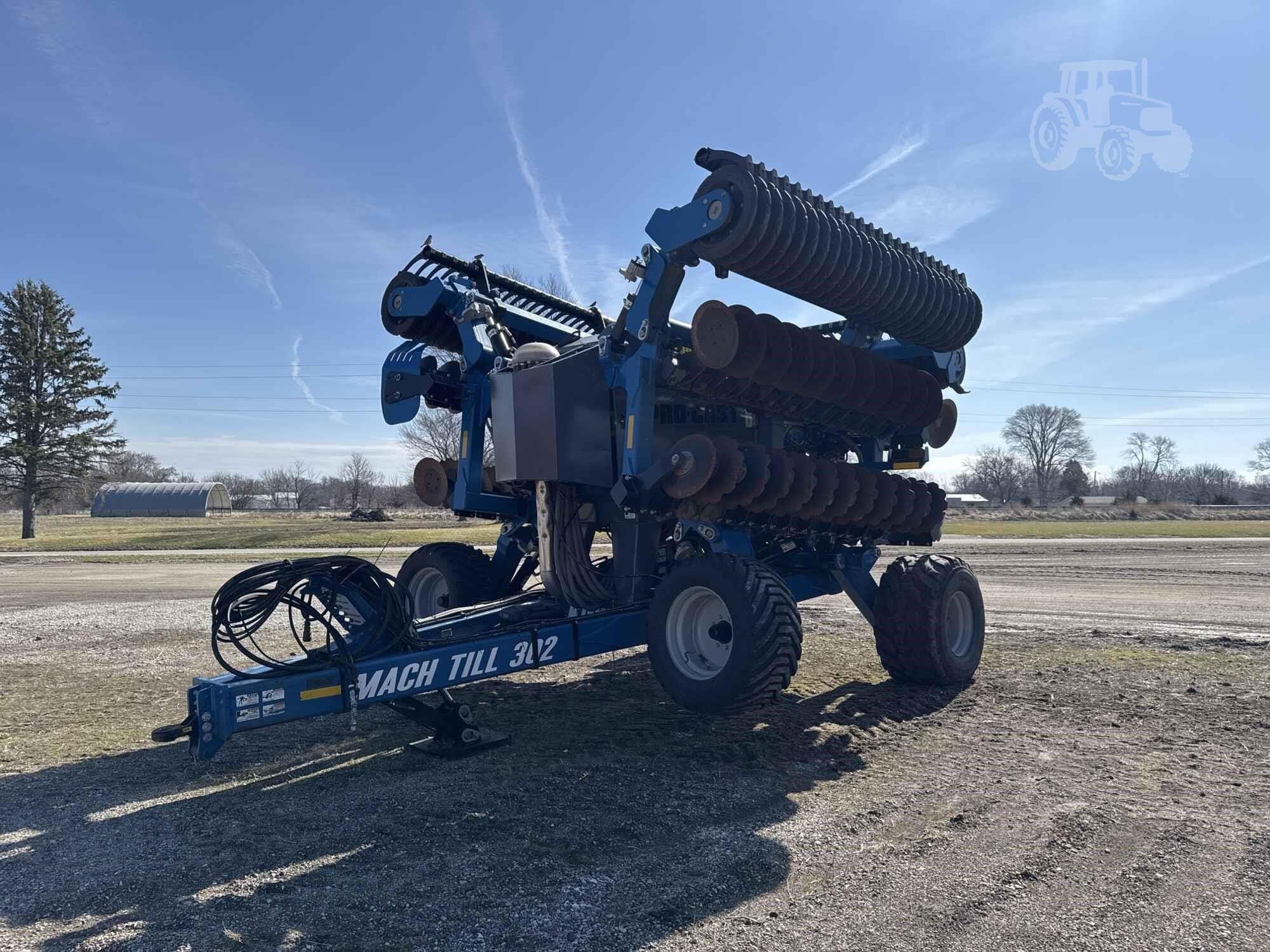 2022 Kinze Mach Till 302 Equipment Image0