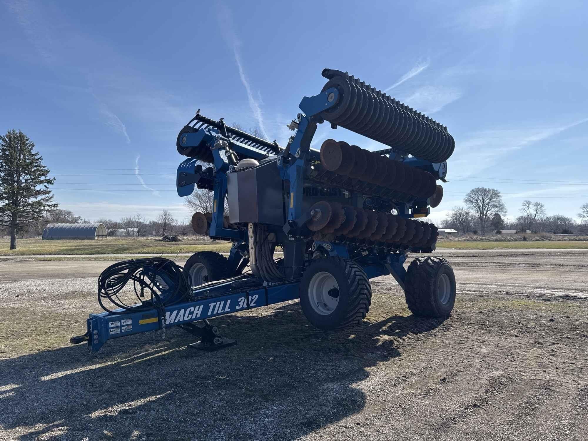 2022 Kinze Mach Till 302 Equipment Image0