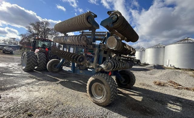 Image of Kinze Mach Till 362 equipment image 3