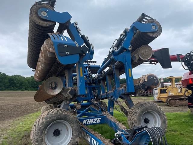 Image of Kinze Mach Till 362 equipment image 2