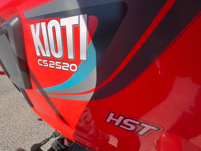 Image of Kioti CS2520S HST equipment image 4