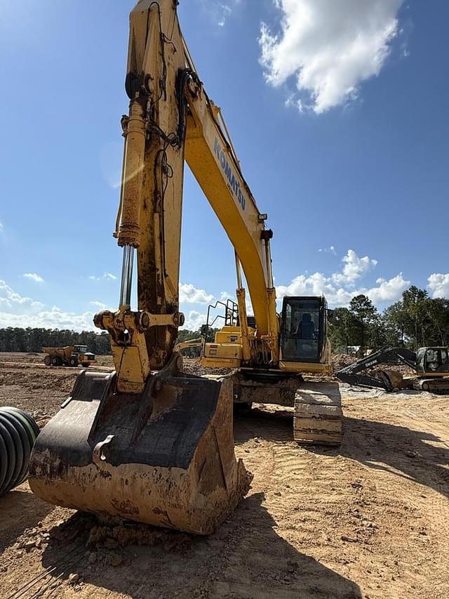 Image of Komatsu PC490LC-11 equipment image 2