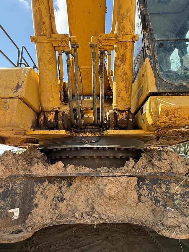 Image of Komatsu PC490LC-11 equipment image 4
