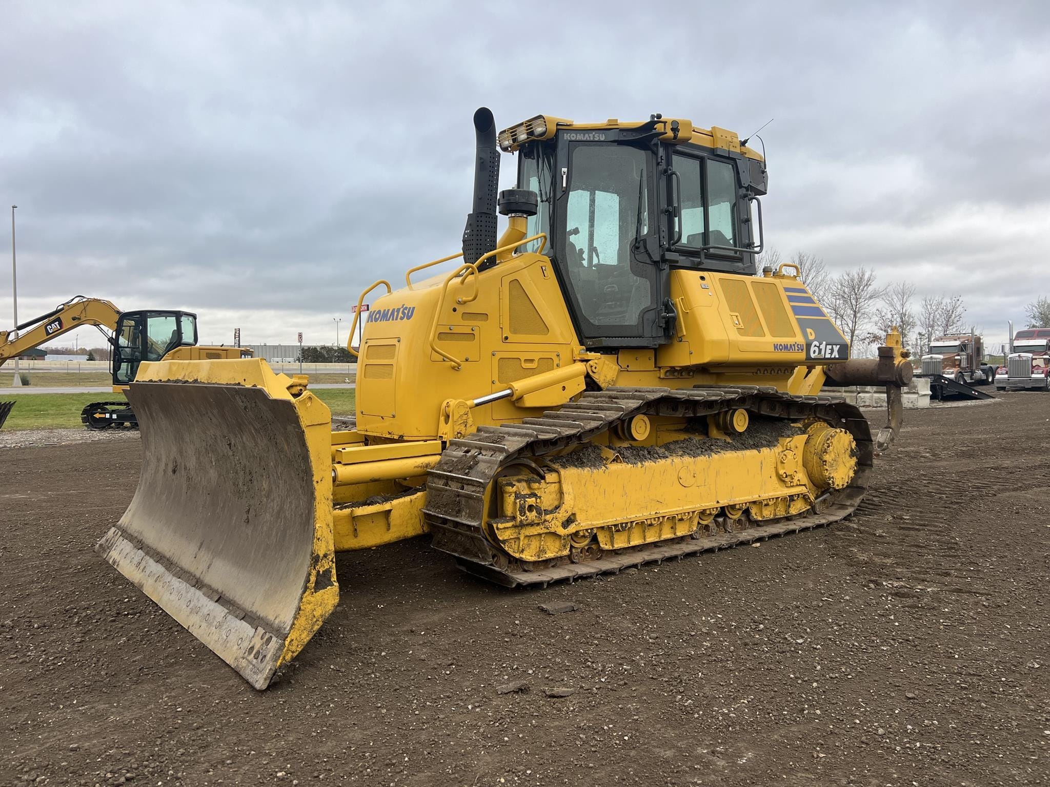 2022 Komatsu D61EX-24 Equipment Image0