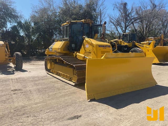 Image of Komatsu D71PX equipment image 2