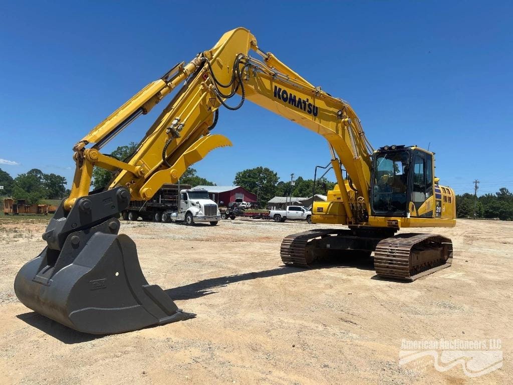 2022 Komatsu PC210LC-11 Equipment Image0