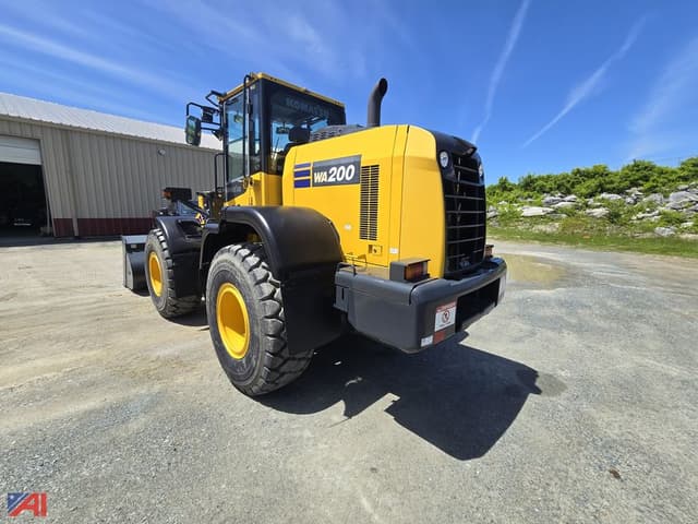 Image of Komatsu WA200-8 equipment image 4