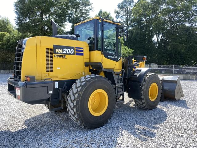 Image of Komatsu WA200-8 equipment image 2