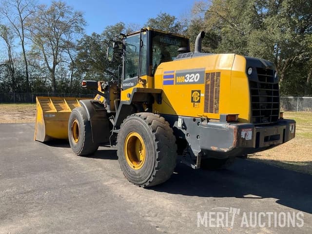 Image of Komatsu WA320-8 equipment image 2