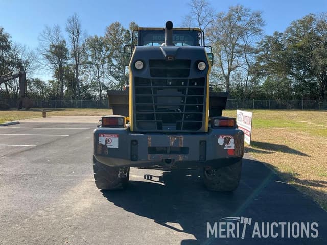 Image of Komatsu WA320-8 equipment image 3