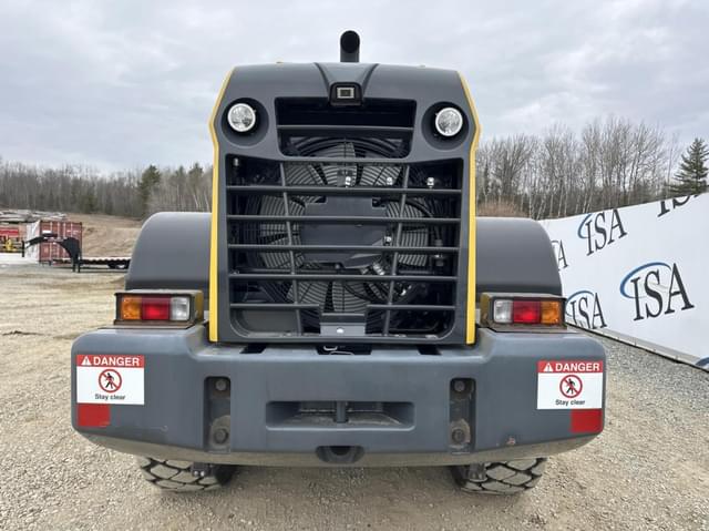 Image of Komatsu WA320-8 equipment image 3