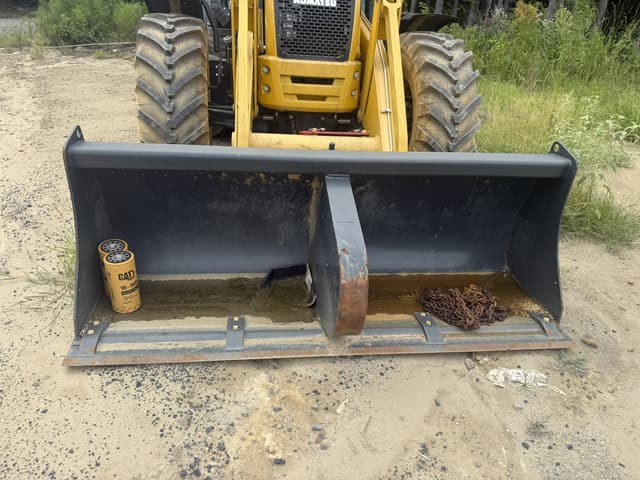 Image of Komatsu WB97S-8E0 equipment image 4