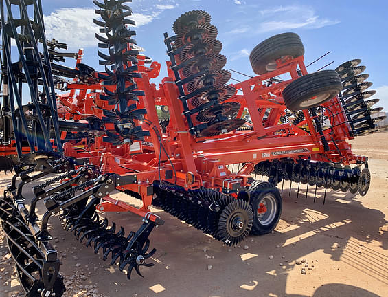 Image of Kuhn Krause Excelerator XT 8010 equipment image 2