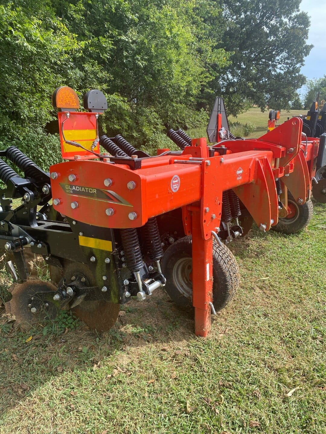 2022 Kuhn Krause Gladiator 1205M-440 Equipment Image0