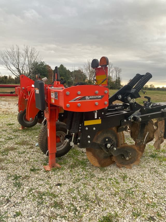 Image of Kuhn Krause Gladiator 1205M-440 equipment image 2