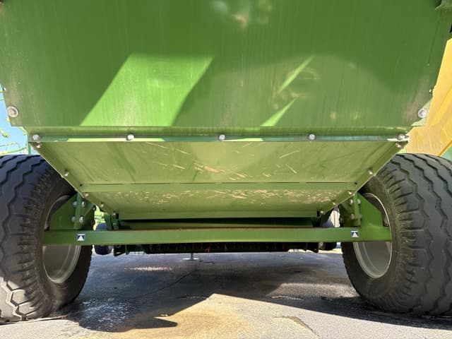 Image of Krone Comprima V180XC equipment image 3