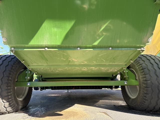 Image of Krone Comprima V180XC equipment image 3