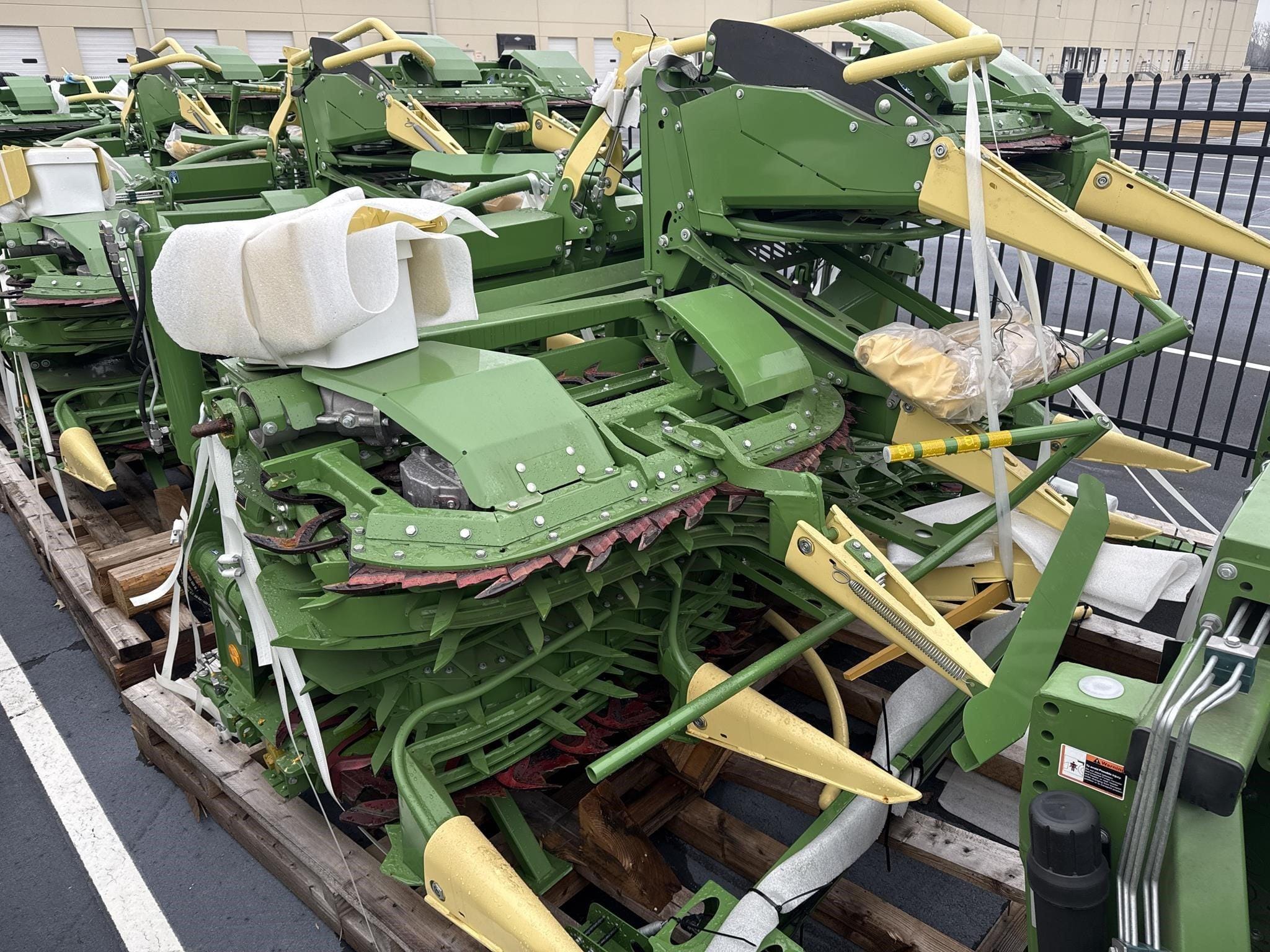 2022 Krone Easy Collect 600-3 Equipment Image0