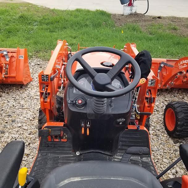 Image of Kubota B2301HSD equipment image 4