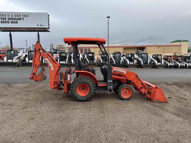 Image of Kubota B26 equipment image 4