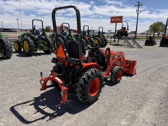 Image of Kubota B2601 equipment image 4