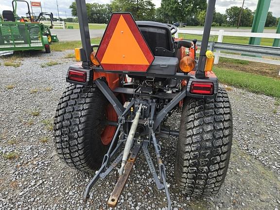 Image of Kubota B2650 equipment image 2