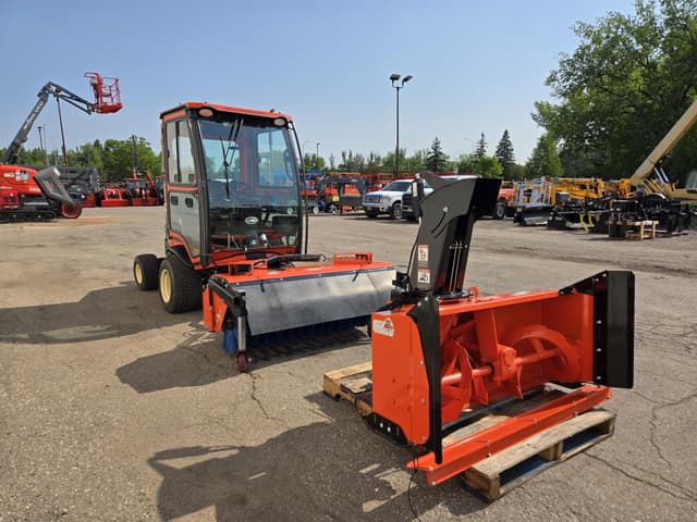 Image of Kubota F2690 equipment image 3