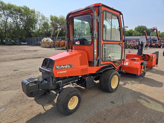 Image of Kubota F2690 equipment image 4