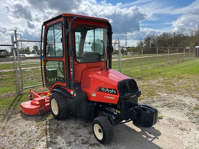 Image of Kubota F2690 equipment image 2