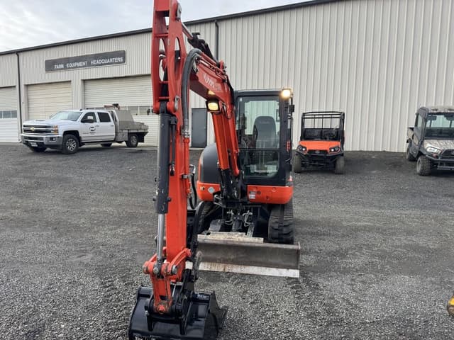 Image of Kubota KX040-4 equipment image 2