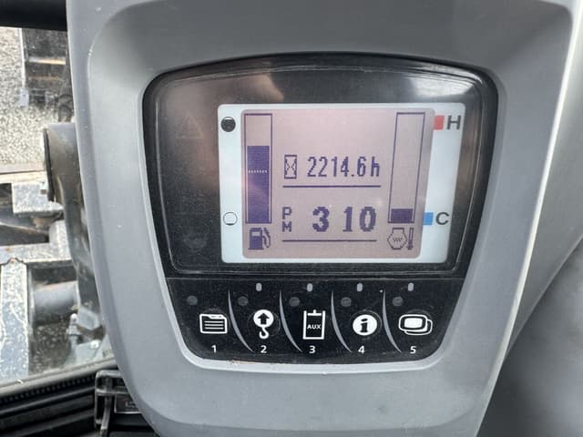 Image of Kubota KX040-4 equipment image 4