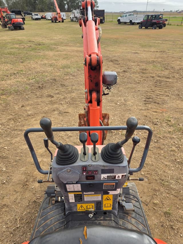 Image of Kubota K008-3 equipment image 4