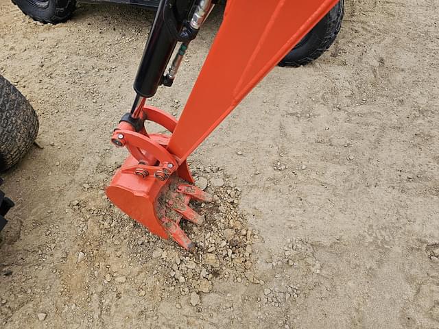 Image of Kubota K008-5 equipment image 3