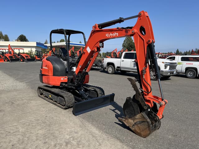 Image of Kubota KX033-4 equipment image 3