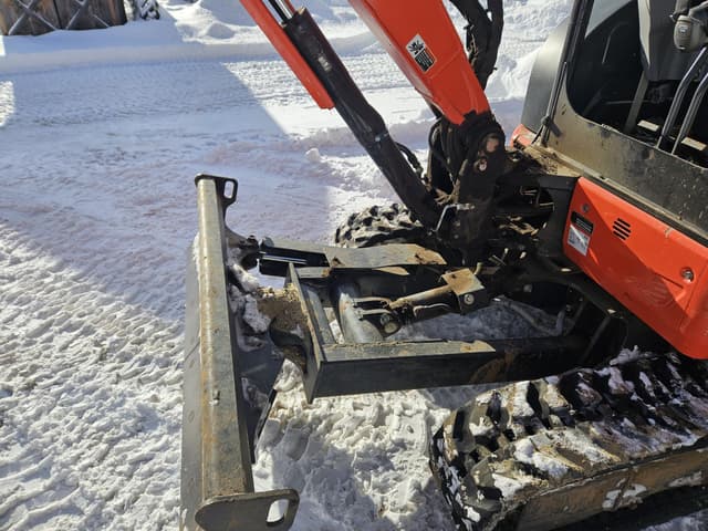 Image of Kubota KX033-4 equipment image 3
