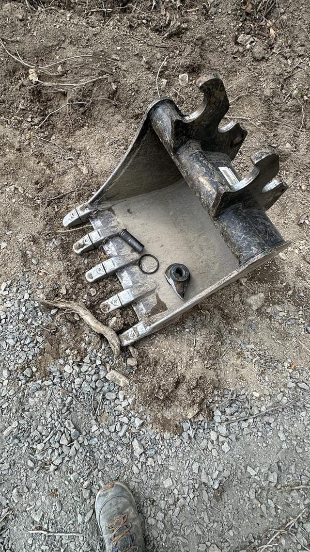 Image of Kubota KX040-4 equipment image 4