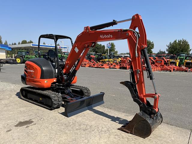 Image of Kubota KX040-4 equipment image 4